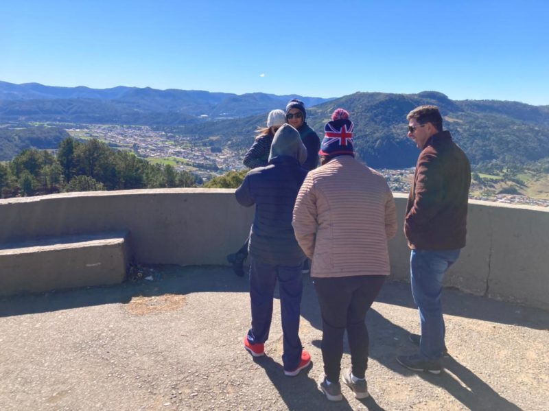 Turistas no mirante da cidade de Urubici, na Serra catarinense – Foto: Osvaldo Sagaz/ND