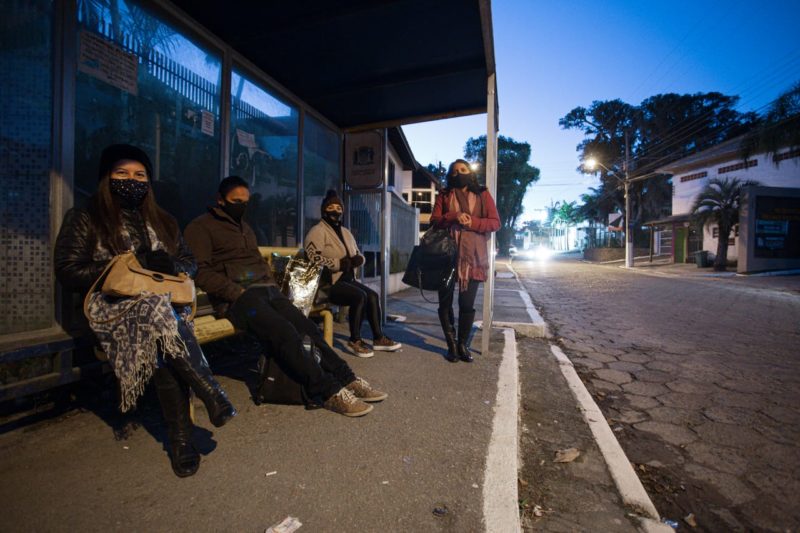 Moradores do bairro Ratones – Foto: Felipe Carneiro/ND