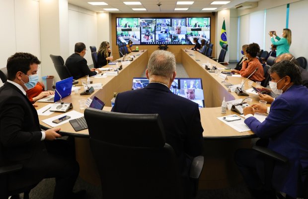 Governadores debateram a acelera&ccedil;&atilde;o na entrega de vacinas com o ministro da Sa&uacute;de – Foto: Walterson Rosa/MS/Reprodu&ccedil;&atilde;o/ND