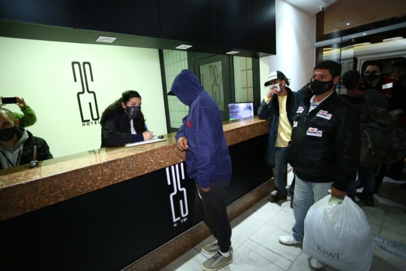 Moradores de rua registram-se em hotel conveniado com a Prefeitura de Florian&oacute;polis – Foto: Leonardo Sousa/PMF/Reprodu&ccedil;&atilde;o/ND