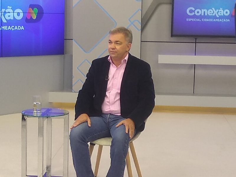 Prefeito Gean Loureiro (DEM) participou do programa especial Cidade Amea&ccedil;ada – Foto: Paulo Rolemberg/ ND