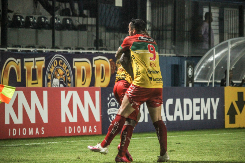 Brusque saiu na frente com gol anotado contra – Foto: Jeferson Alves/Brusque FC