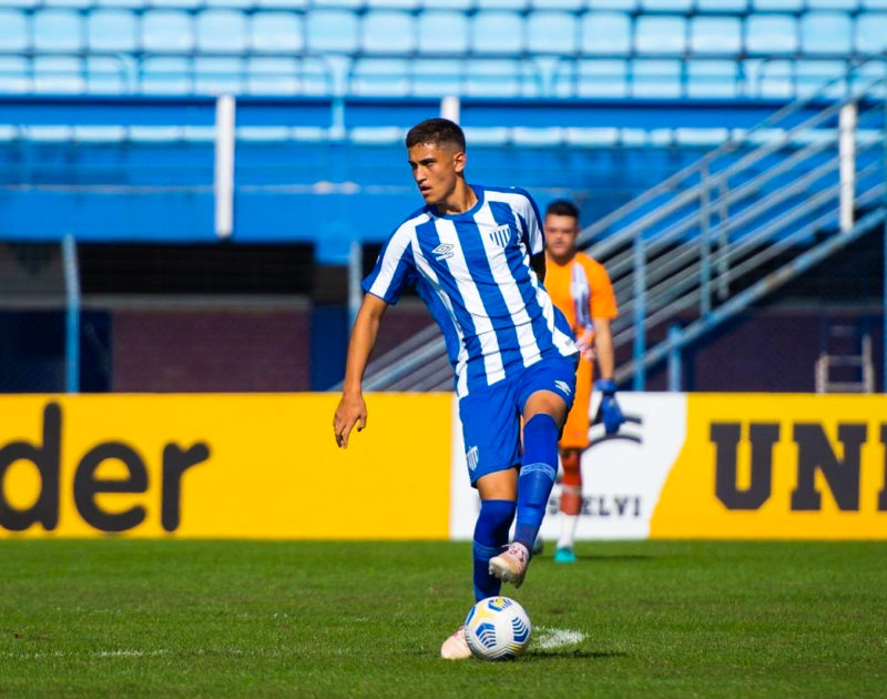 Felipe Silva comemora oportunidade entre os profissionais do Avaí: ‘realizando um sonho’ – Foto: Roberto Zacarias/Divulgação/MD