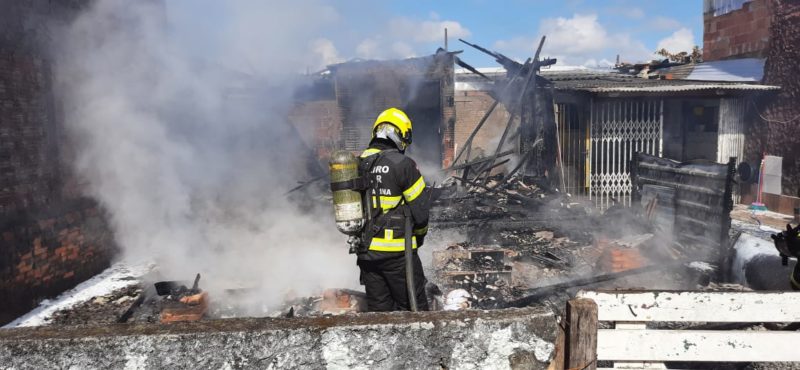 Homem ficou gravemente ferido e foi conduzido ao hospital – Foto: CBMSC/Divulga&ccedil;&atilde;o