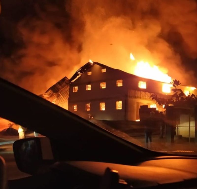 Incendio De Grandes Proporcoes Atinge Malharia Em Jaragua Do Sul Veja Video