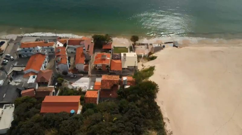 Dunas est&atilde;o “engolindo” casas nos Ingleses – Foto: Jackson Botelho/NDTV
