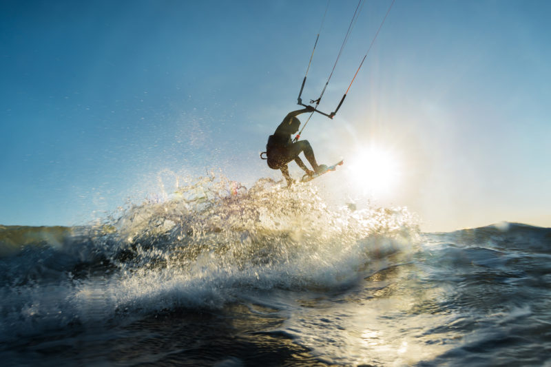 Na modalidade kitesurf, assinante do Clube NDmais tem 20% de desconto – Foto: iStock/Divulgação