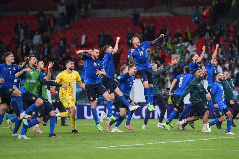 Jogadores Italianos comemoram a classificação