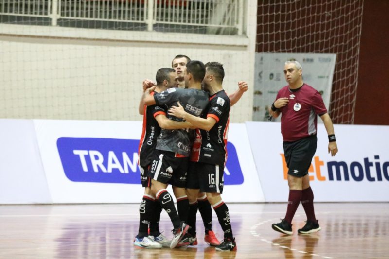 Em jogo movimentado e de muitos gols, JEC/Krona e Carlos Barbosa empatam no Centreventos Cau Hansen – Foto: Juliano Schimidt/JEC/Krona/Divulgação/ND