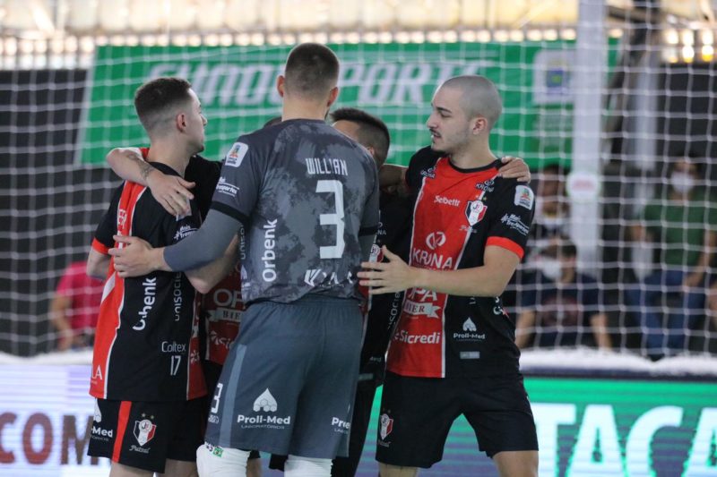 Tricolor goleou e confirmou o favoritismo antes de enfrentar o Cascavel na ter&ccedil;a-feira (27) – Foto: Juliano Schmidt/JEC/Krona/Divulga&ccedil;&atilde;o/ND