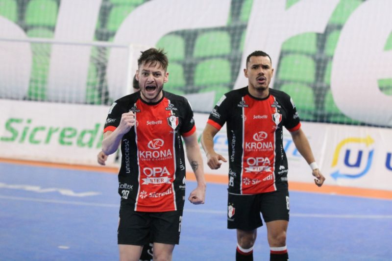 JEc/Krona e Cascavel ficaram no empate na tarde desta terça-feira (27), pela Taça Brasil – Foto: Juliano Schmidt/JEC/Krona?Divulgação/ND