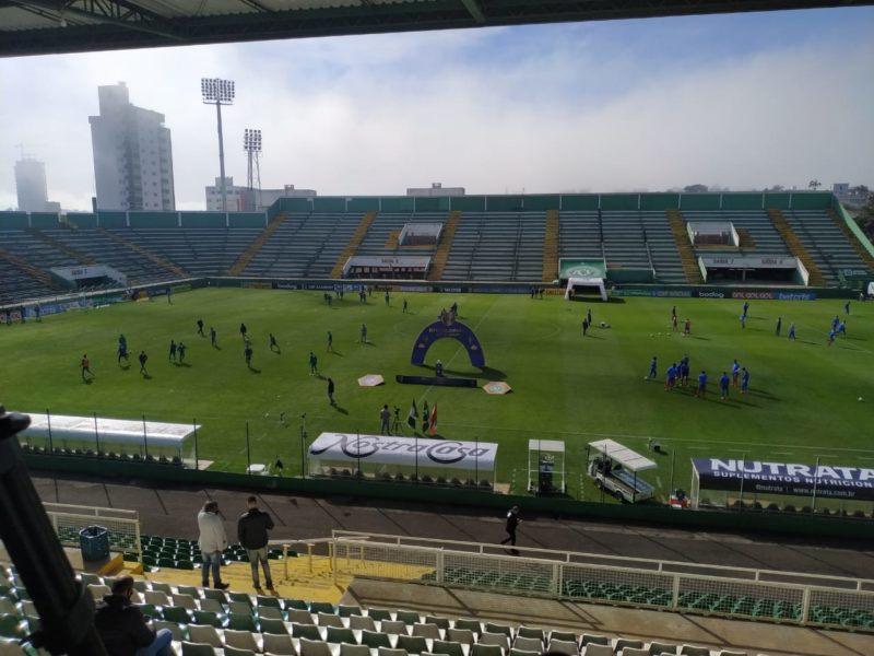 Equipes se preparam para o confronto. – Foto: Junior Spindula/NDTV Chapec&oacute;