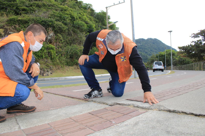 Laudo da Defesa Civil libera cal&ccedil;ada e ciclovia de Cabe&ccedil;udas, em Itaja&iacute; – Foto: Marcos Porto/Prefeitura de Itaja&iacute;/Divulga&ccedil;&atilde;o