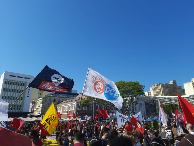 Diret&oacute;rios Centrais dos Estudantes participaram dos protestos em Florian&oacute;polis neste s&aacute;bado – Foto: Reprodu&ccedil;&atilde;o/Mateus Spiess/ND