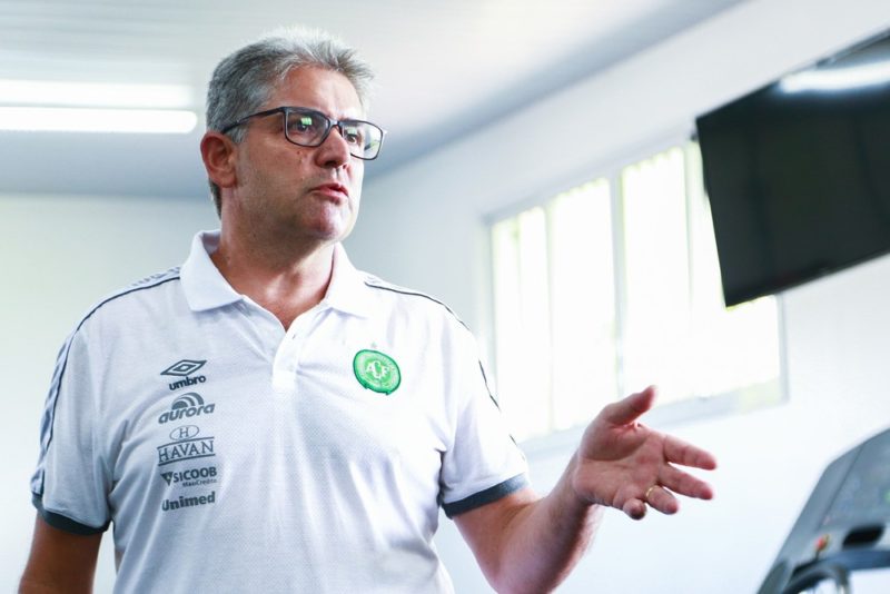 Ele pediu desculpa aos torcedores e destacou que vão continuar trabalhando para tirar o time dessa situação – Foto: Márcio Cunha/Arquivo/Chapecoense/ND