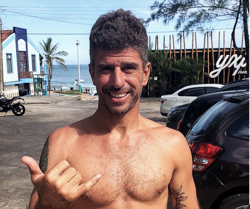 Marcelo Tonon, de 38 anos, surfava todos os dias e era apaixonado pela Joaquina – Foto: Redes Sociais/Reprodução