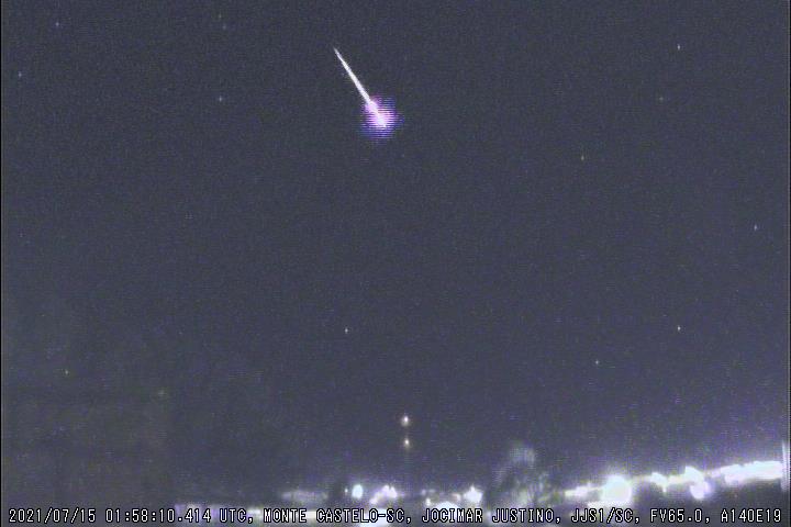 Meteoros explosivos foram vistos no c&eacute;u catarinense – Foto: Jocimar Justino