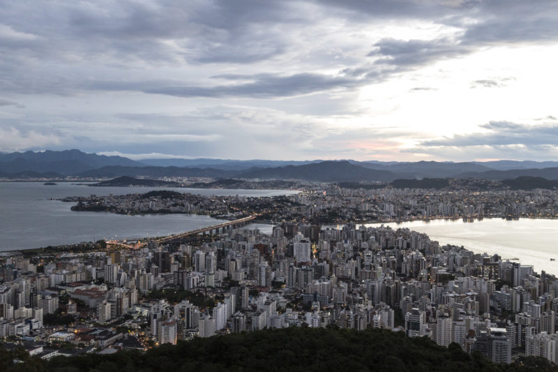 A influência de uma área de baixa pressão e o avanço de uma frente fria favorecem a formação de novas instabilidades pelo Estado na sexta-feira. – Foto: Anderson Coelho/Arquivo/ND
