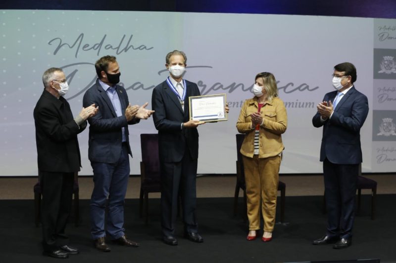 Homenagem foi transmitida pela internet