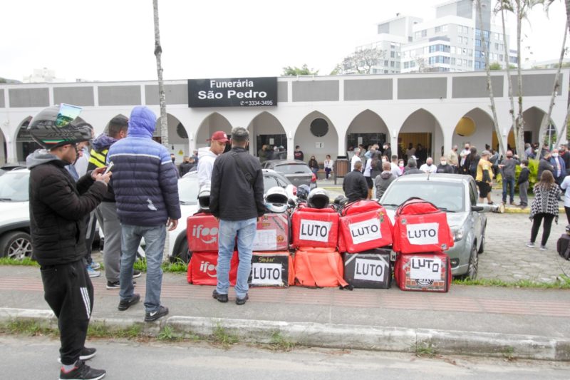 A morte de Paulo, que reuniu tamb&eacute;m seus colegas motoboys, evidencia as imprud&ecirc;ncias do tr&acirc;nsito em Santa Catarina – Foto: Leo Munhoz/ND