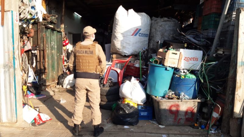 Fios e metais roubados foram apreendidos em empresas de sucata e reciclagem no Litoral Norte de SC – Foto: PMSC/Divulga&ccedil;&atilde;o