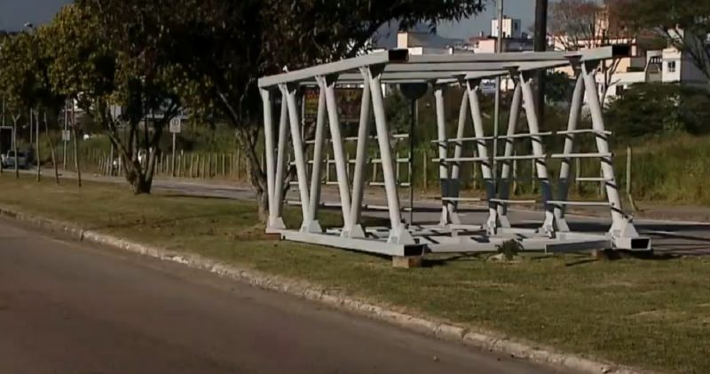 Passarela do CIC, em Florianópolis, deve ficar pronta nas próximas semanas – Foto: Reprodução/NDTV RecordTV