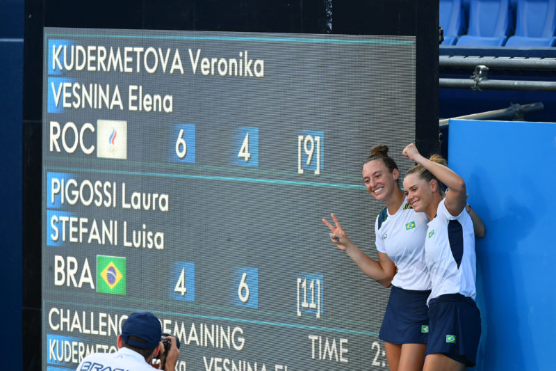 Dupla brasileira perde na semifinal do tênis e agora luta pelo bronze