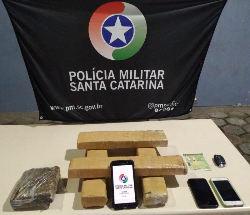 Apreens&atilde;o de aproximadamente 5kg de drogas; persegui&ccedil;&atilde;o cinematogr&aacute;fica na BR-101 – Foto: PMSC/divulga&ccedil;&atilde;o