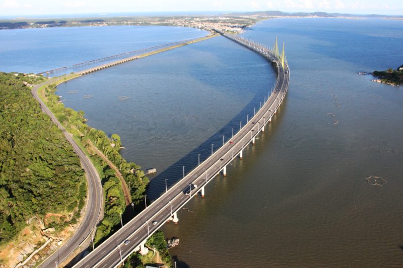 Acidente aconteceu pr&oacute;ximo a Ponte Anita Garibaldi, em Laguna – Foto: Elvis Palma/Divulga&ccedil;&atilde;o/Prefeitura de Laguna/ND