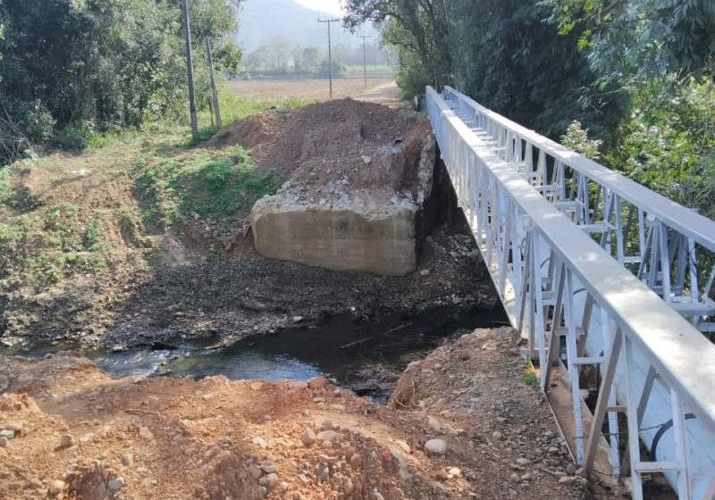 Ponte entre as cidades de Meleiro e Turvo no Sul de SC caiu no dia 15 de julho do ano passado e segue sem reconstrução – Foto: Fernanda Macarini Vieira/Divulgação/ND
