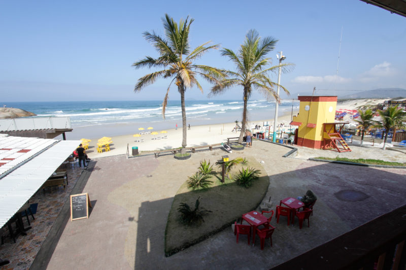 Praça em frente a praia é o principal local de aglomeração nos fins de semana – Foto: Leo Munhoz/ND