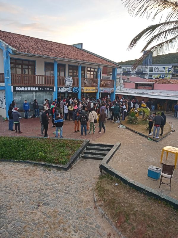 Aglomeração de pessoas também foi flagrada no local por moradores – Foto: Divulgação/ND