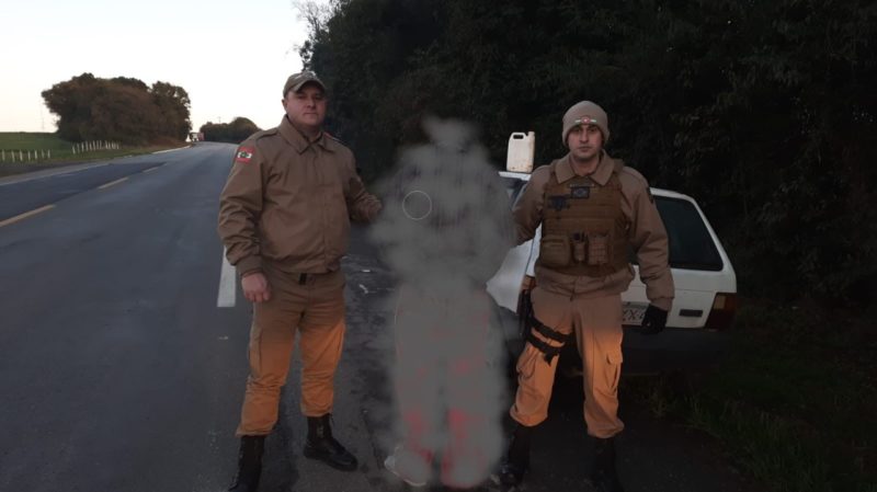 Imagem de preso após furto de veículo chamou a atenção no Planalto Norte – Foto: Polícia Militar/Divulgação