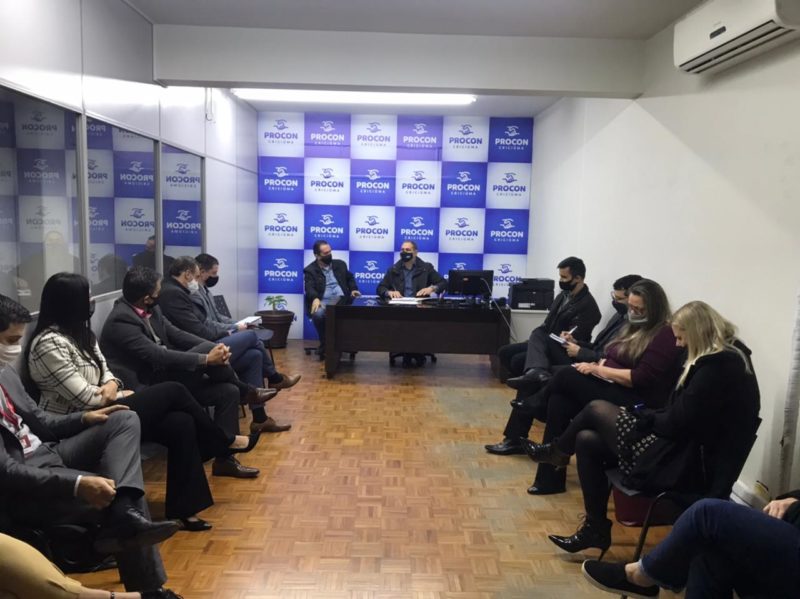 Procon de Crici&uacute;ma reuniu representantes de seis bancos da cidade em busca de solucionar as reclama&ccedil;&otilde;es em Crici&uacute;ma – Foto: Divulga&ccedil;&atilde;o/Procon/ND