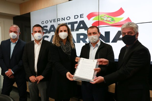 Ap&oacute;s autoriza&ccedil;&atilde;o do governador ser&aacute; realizado o projeto da extens&atilde;o da Via R&aacute;pida da BR-101 at&eacute; o Balne&aacute;rio Rinc&atilde;o no Sul do Estado – Foto: Julio Cavalheiro/Secom/ND