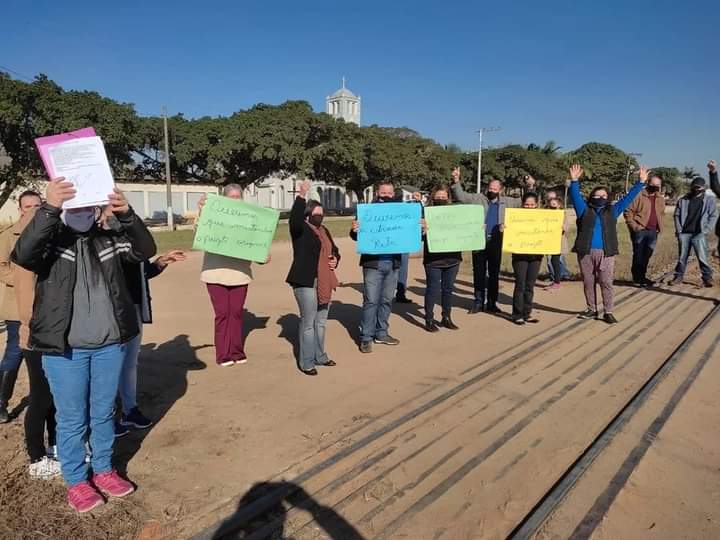 Moradores protestaram na quarta-feira (21) contra as mudan&ccedil;as no projeto de pavimenta&ccedil;&atilde;o da Rodovia dos Trilhos em I&ccedil;ara – Foto: Divulga&ccedil;&atilde;o/ND