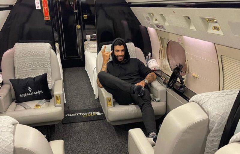 Gusttavo Lima mostra o interior de seu jatinho neste domingo (25) em uma rede social – Foto: Reprodu&ccedil;&atilde;o/Instagram