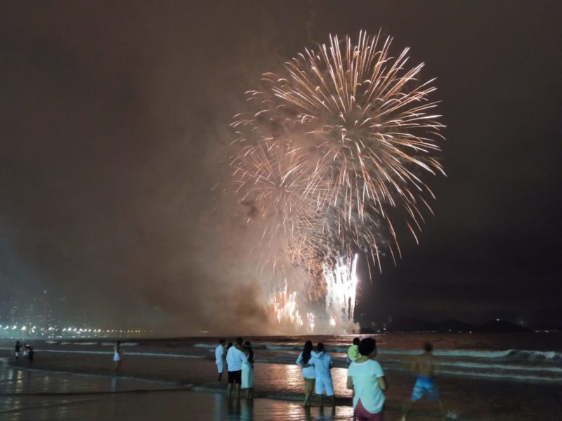 Itaja&iacute; e Balne&aacute;rio Cambori&uacute; mant&eacute;m programa&ccedil;&atilde;o de R&eacute;veillon – Foto: Diretoria de Comunica&ccedil;&atilde;o/Prefeitura de Balne&aacute;rio Cambori&uacute;/Divulga&ccedil;&atilde;o