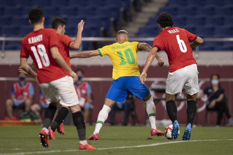 Bem marcado, Richarlison não conseguiu marcar – Foto: Lucas Figueiredo/CBF