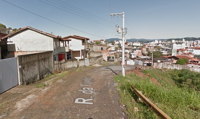 Mulher foi morta na noite desta quarta-feira (21) em Florian&oacute;polis – Foto: Google Street View/Reprodu&ccedil;&atilde;o/ND
