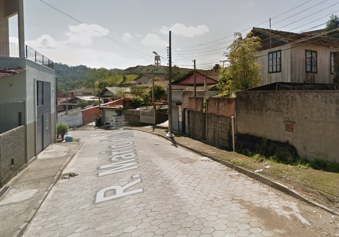 Homem foi baleado na rua Mário de Andrade, no bairro Fidélis, em Blumenau