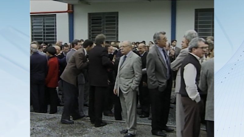 Mário Petrelli, políticos e empresários no dia da inauguração da NDTV Record Joinville
