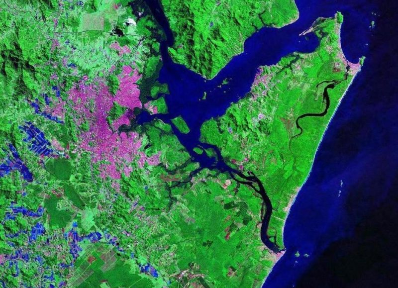 imagem aérea mostra baía da babitonga