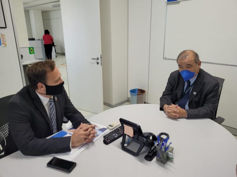 Adriano Silva com o secretário de Atenção Especializada à Saúde, Sérgio Yoshimasa Okane