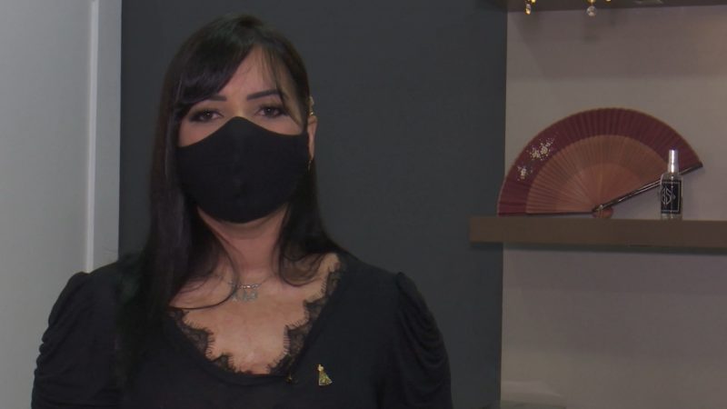 jéssica foi uma mulher selecionada para remover cicatrizes