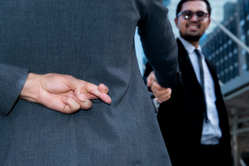Conheça 4 dicas de um especialista para identificar um mentiroso – Foto: Shutterstock/ND