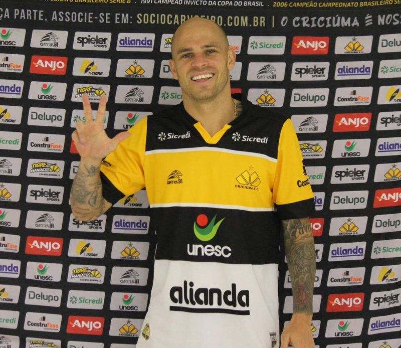 Silvinho já está regularizado e pode enfrentar o Figueirense nesta sexta-feira (23) em Criciúma – Foto: Celso da Luz/CriciúmaEC/ND