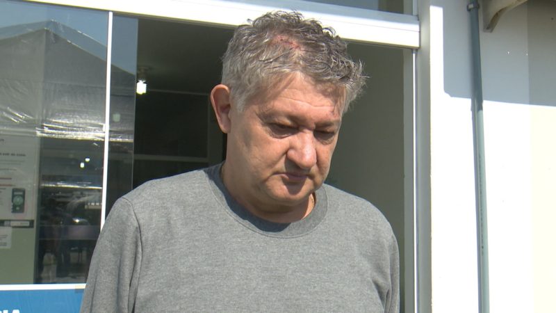 Nei Victor se emociona ao falar das perdas, do acidente e dos sobreviventes – Foto: Maikon Costa/NDTV