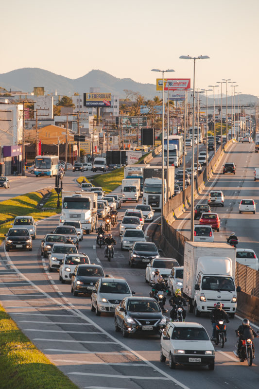 Por ser a rodovia mais movimentada do Estado, a BR-101 passa por constantes obras para manter a segurança das estradas – Foto: José Somensi Fotografia/ND