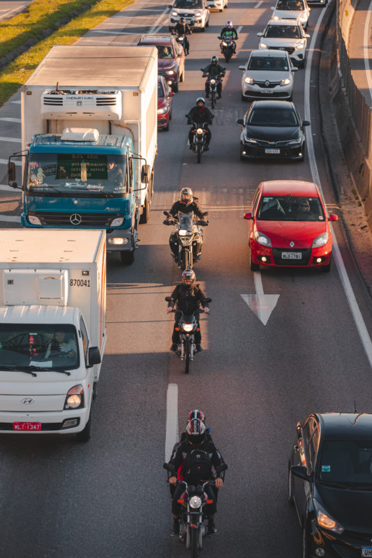 <span style="font-weight: 400;">Os congestionamentos potencializam os riscos de acidente, atrasam o desenvolvimento social e impactam diretamente na economia.</span> – Foto: José Somensi Fotografia/ND